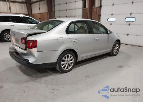 2010 Volkswagen Jetta Limited Edition from USA, damaged, VIN 3VWAX7AJ3AM123190